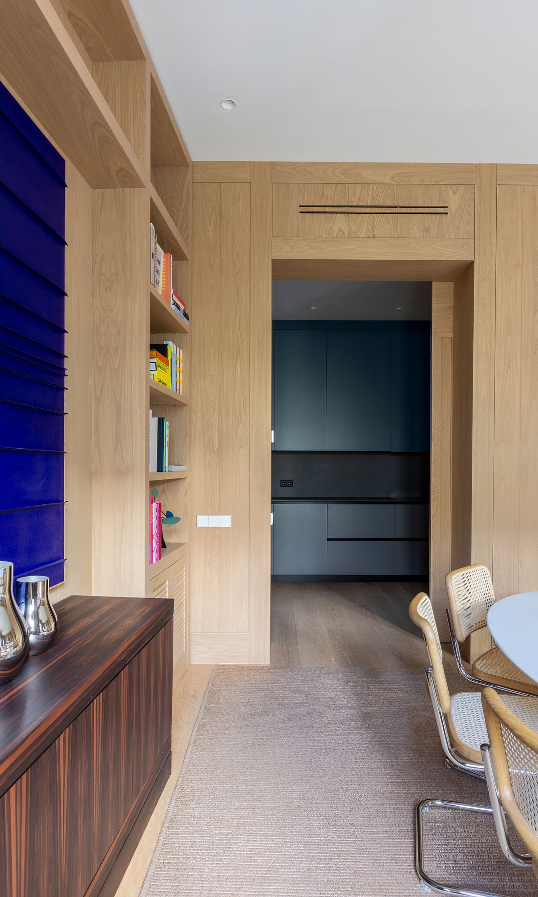 Paso del comedor a la cocina