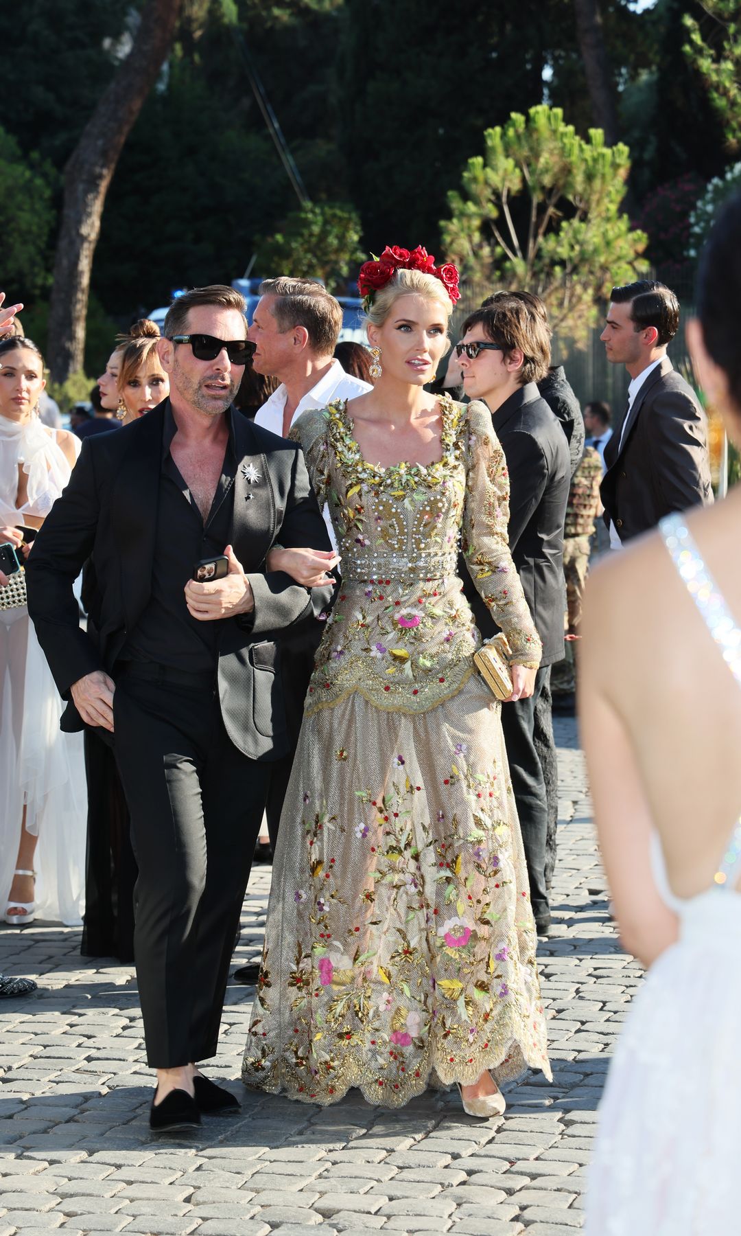 Lady Kitty Spencer en el desfile de Dolce & Gabbana Alta Moda en el Foro Romano de Roma