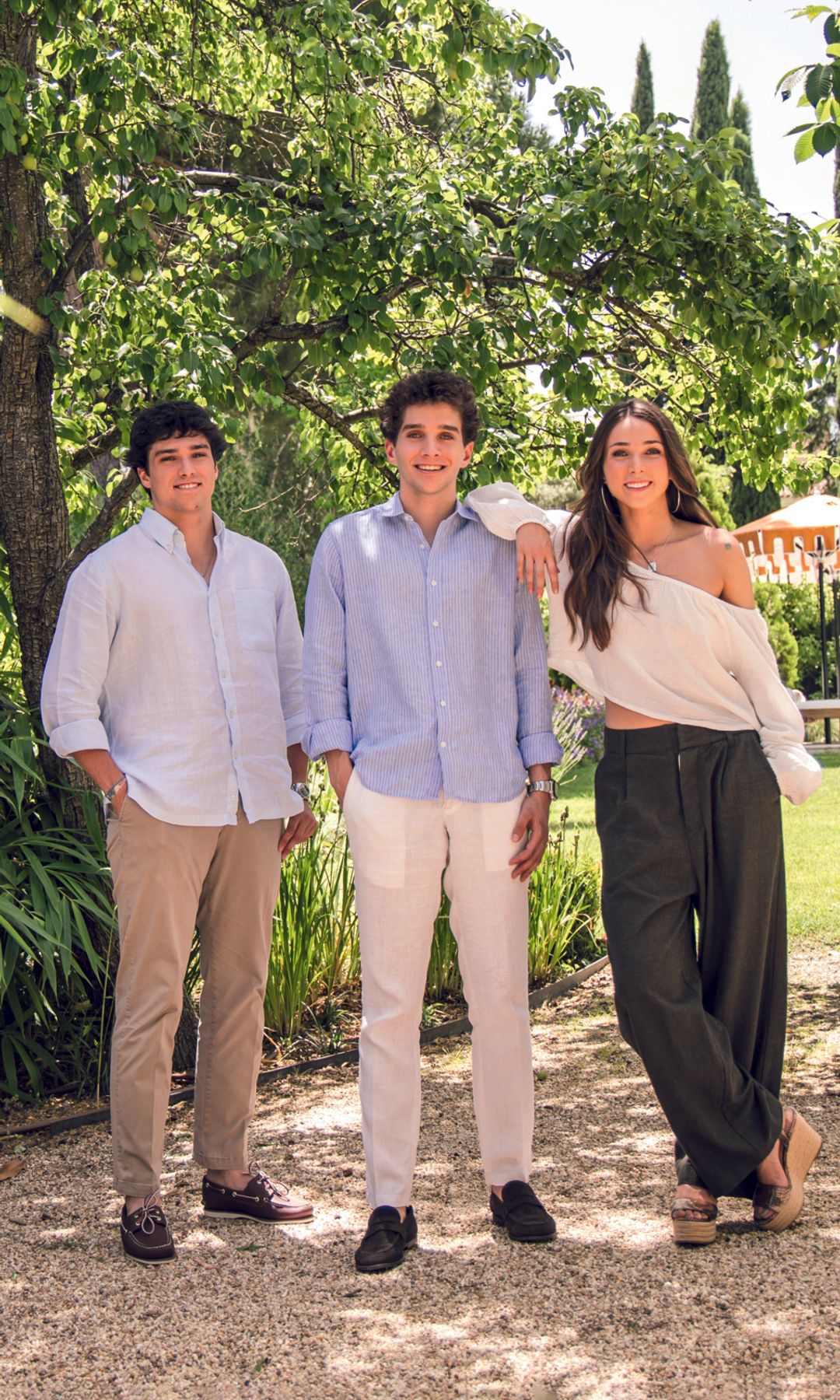 Los tres hijos de Isabel: Isabelita, de 23 años, y los mellizos Javier y Matías, de 21