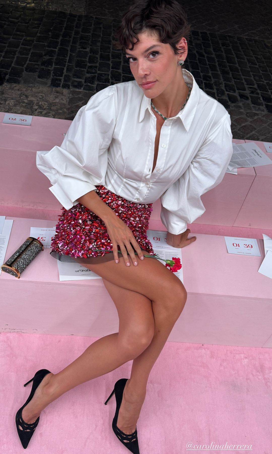 Marta Ortiz en el desfile de Carolina Herrera en la Plaza Mayor de Madrid