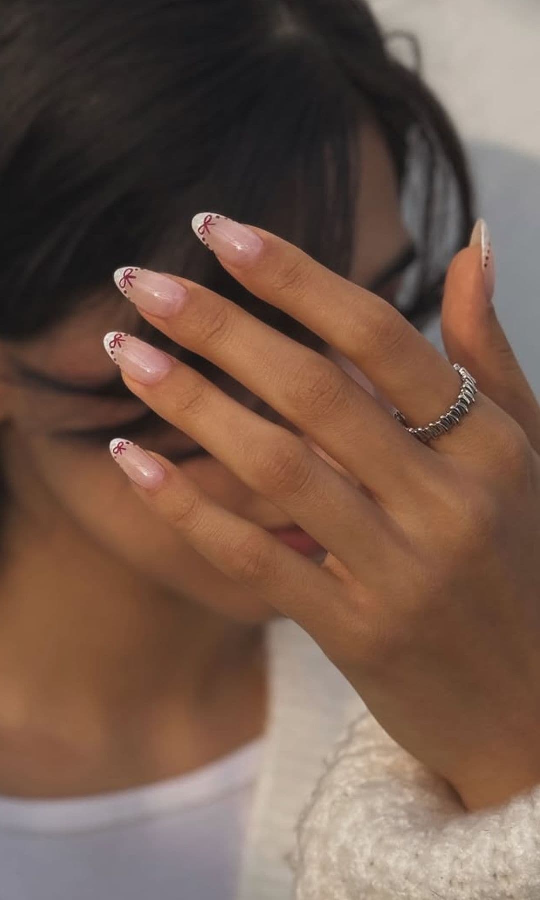 Manicura francesa con lazo