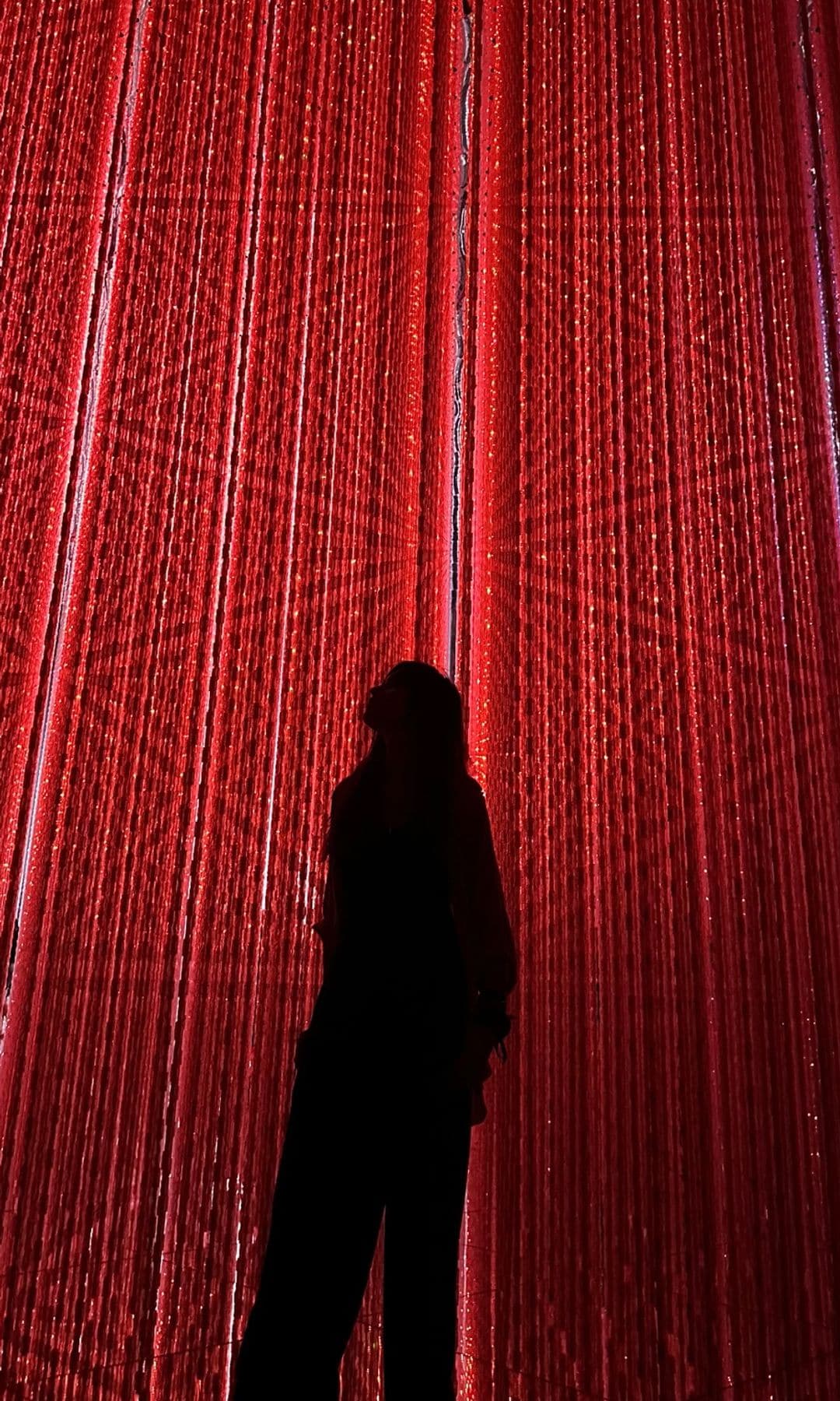 Sara Carbonero visita el museo interactivo TeamLab Planets de Tokyo en el mes de agosto de 2025 durante sus vacaciones en Japón
