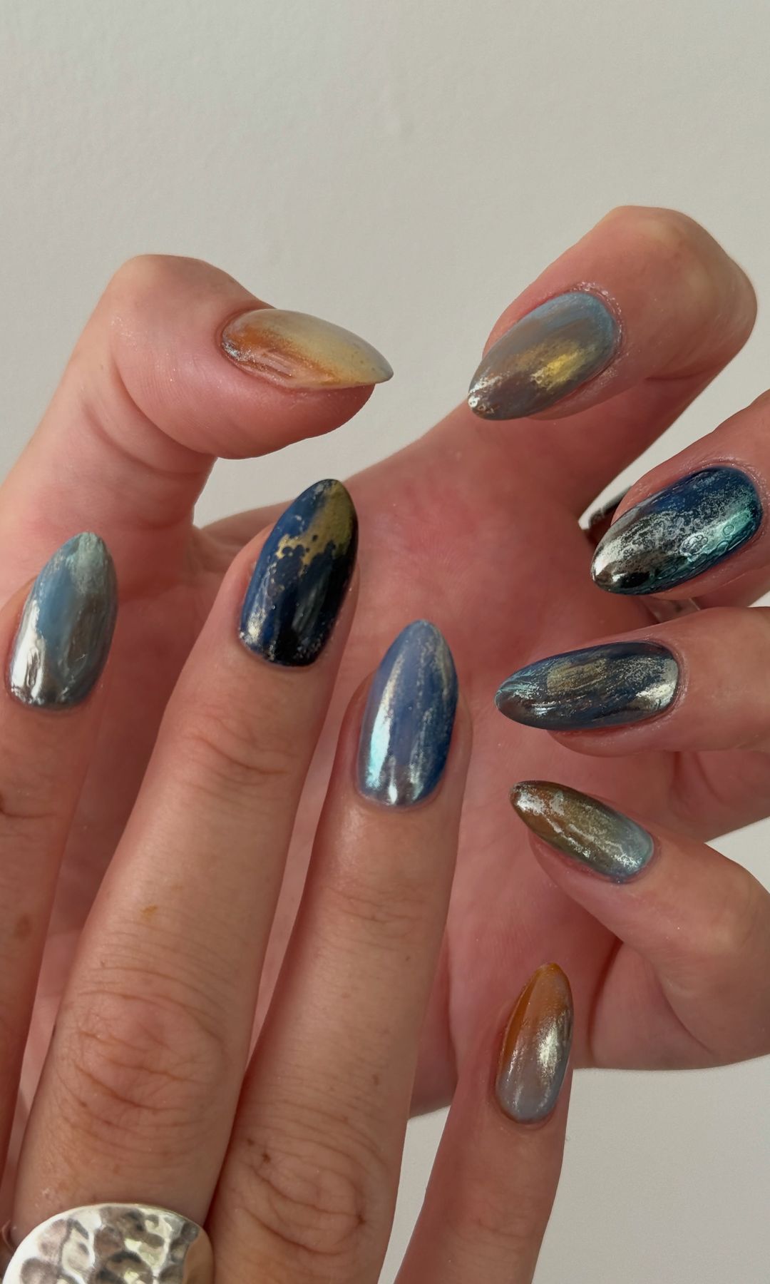 Manicura cromada multicolor