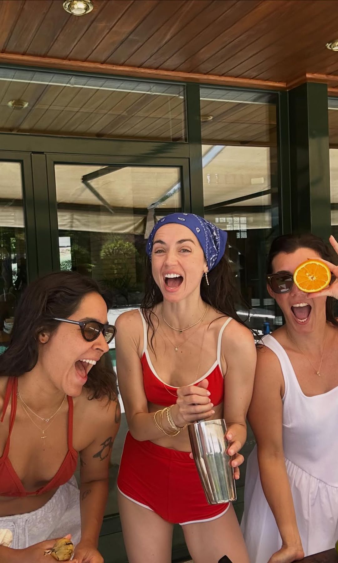 Ana de Armas en bikini presume de silueta tonificada en sus vacaciones