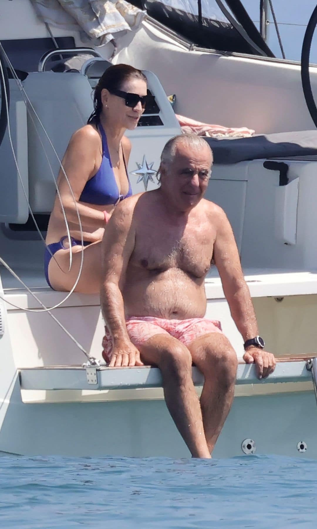 ANA CRISTINA PORTILLO Y EL VERANO DE LA "NUEVA FAMILIA": VACACIONES CON SU PADRE, FERNANDO, Y MARÍA DOLORES DE COSPEDAL, PAREJA SORPRESA DEL AÑO