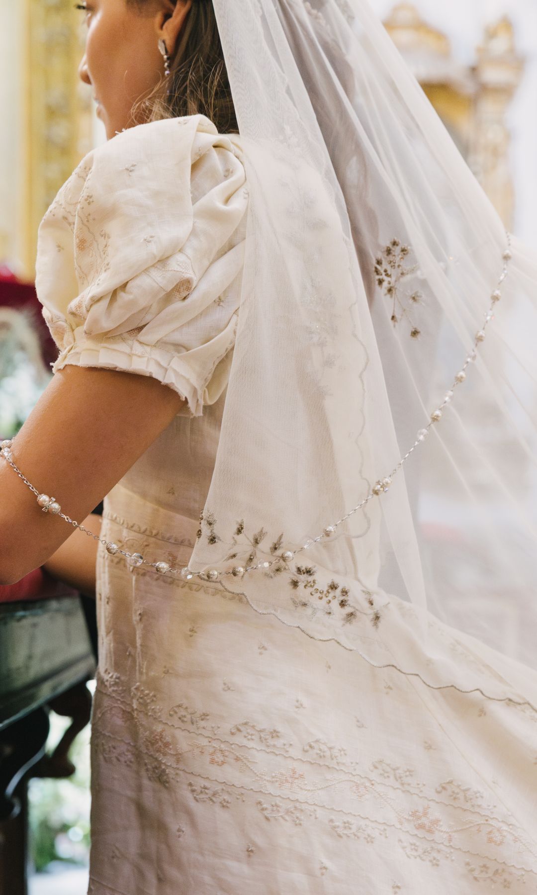 Diana con vestido de novia 'prêt-à-porter' de Alejandra Valero
