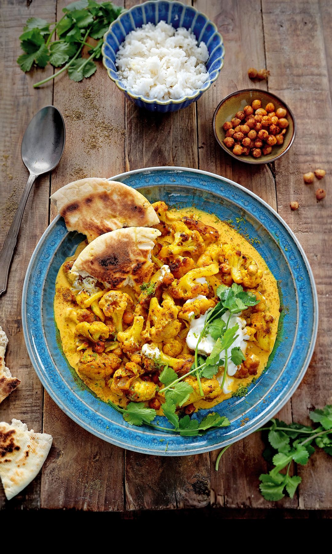 Coliflor asada con curry y leche de coco