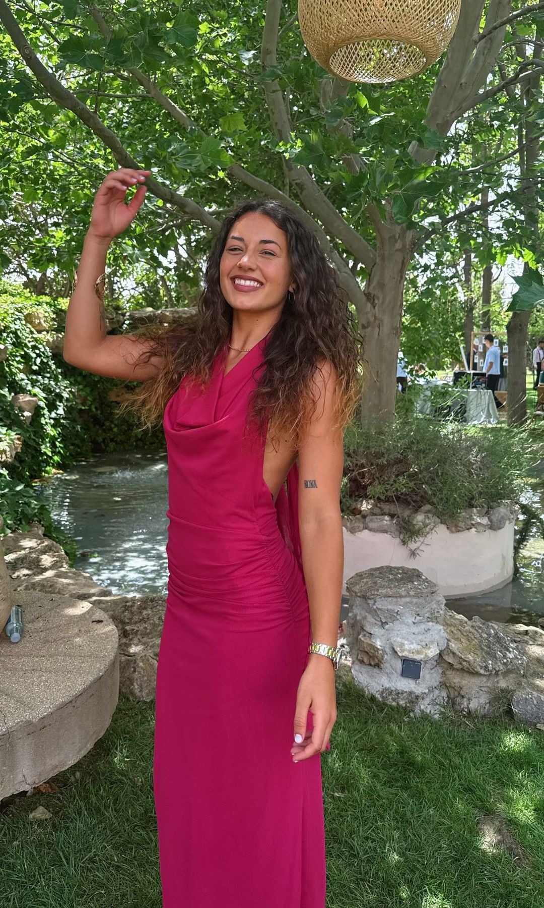 Carla Camacho en la boda de Alba Redondo