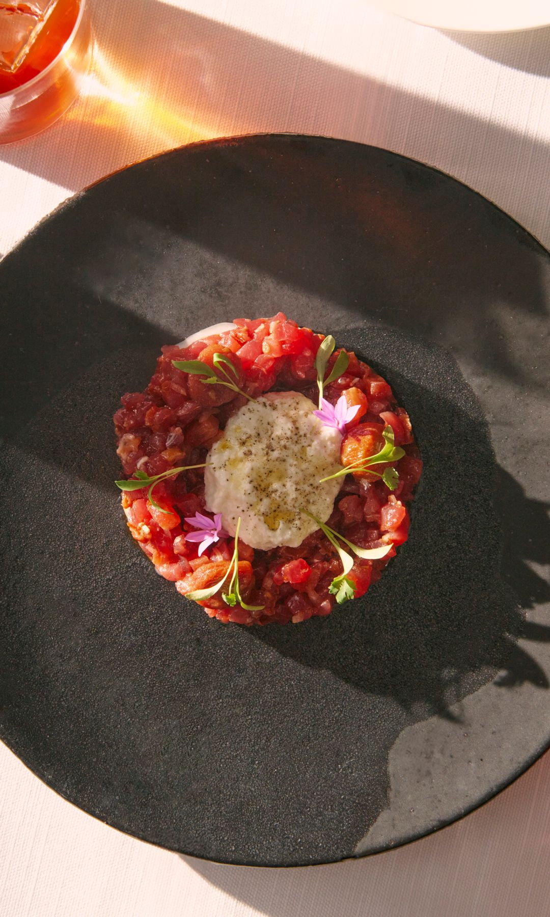 Tartar de Atún y Straciatella en Brioche de Dani Brasserie