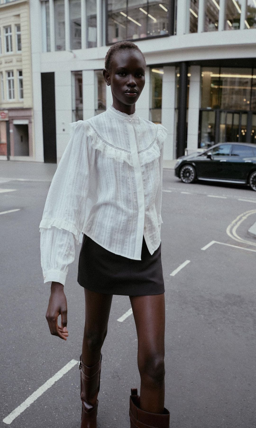 ¡HOLA! Fashion Las 5 blusas blancas de manga larga que he fichado en Zara para los meses de entretiempo