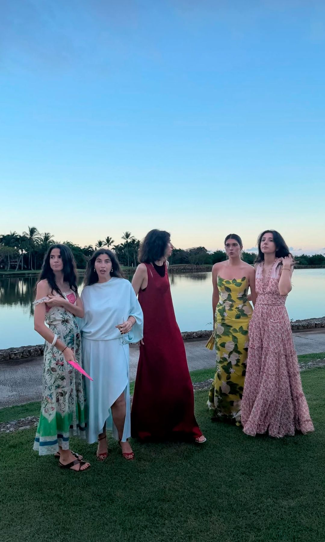 Lucía Entrecanales (a la izq.), con otras invitada