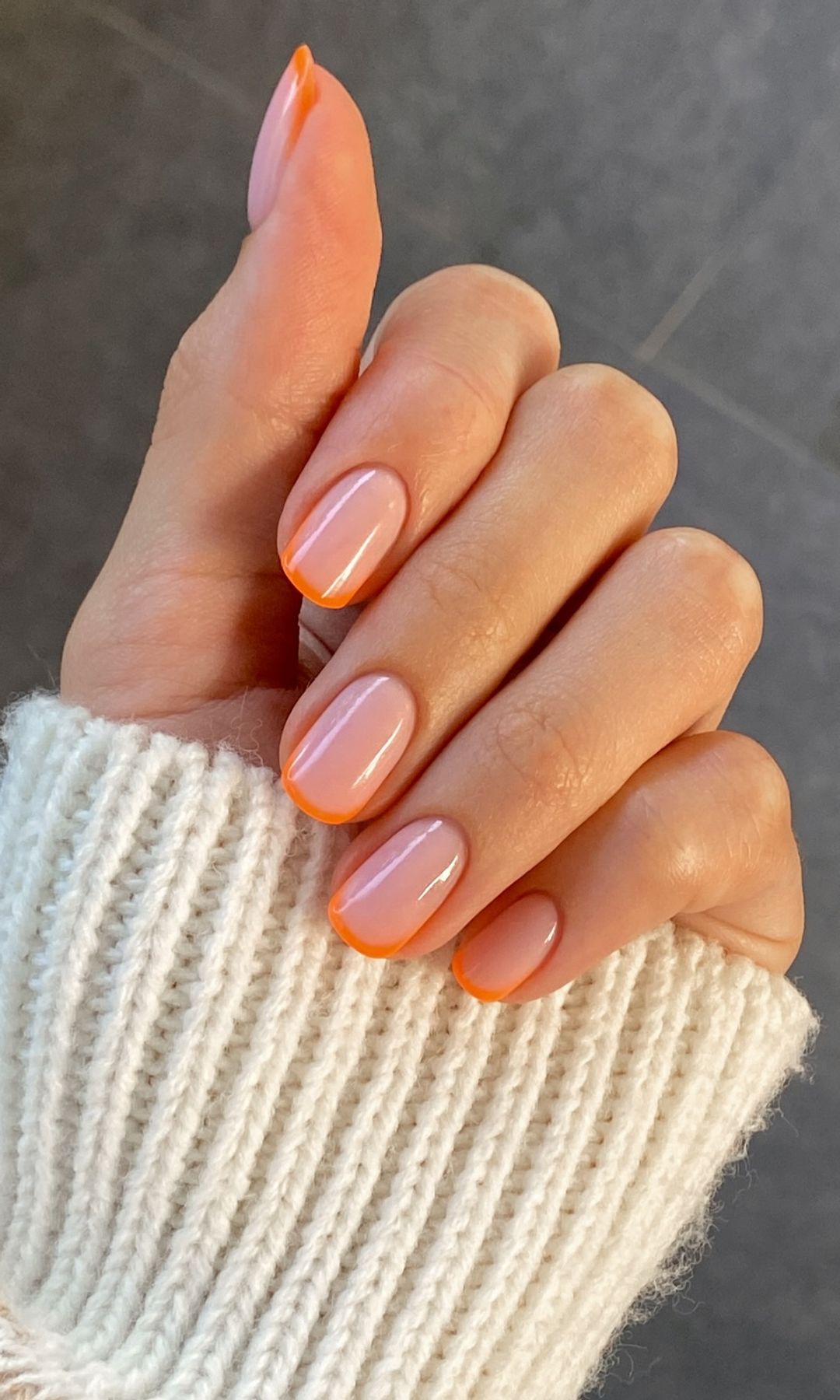 Manicura francesa naranja