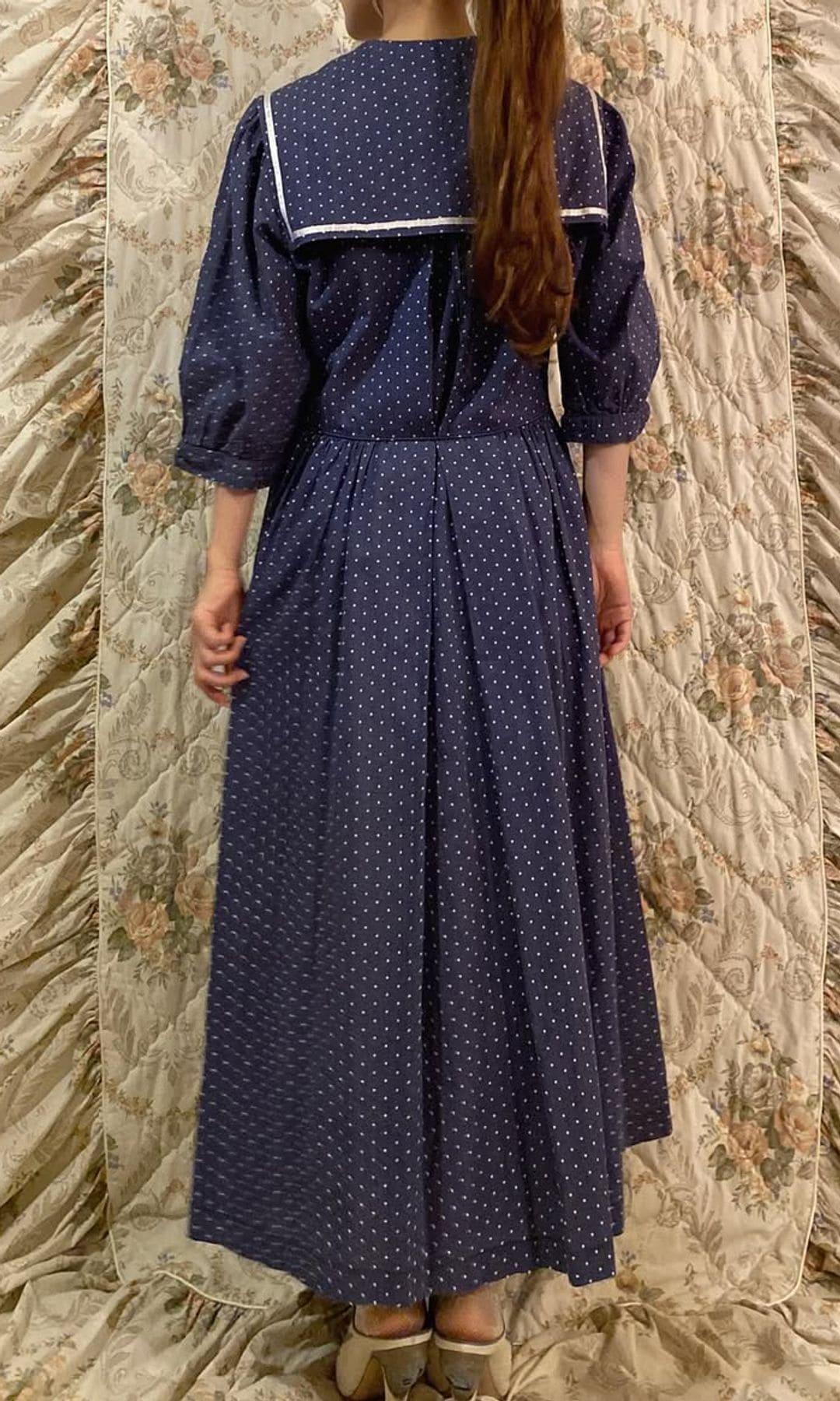 Alejandra de Hannover estrena un vestido azul de lunares