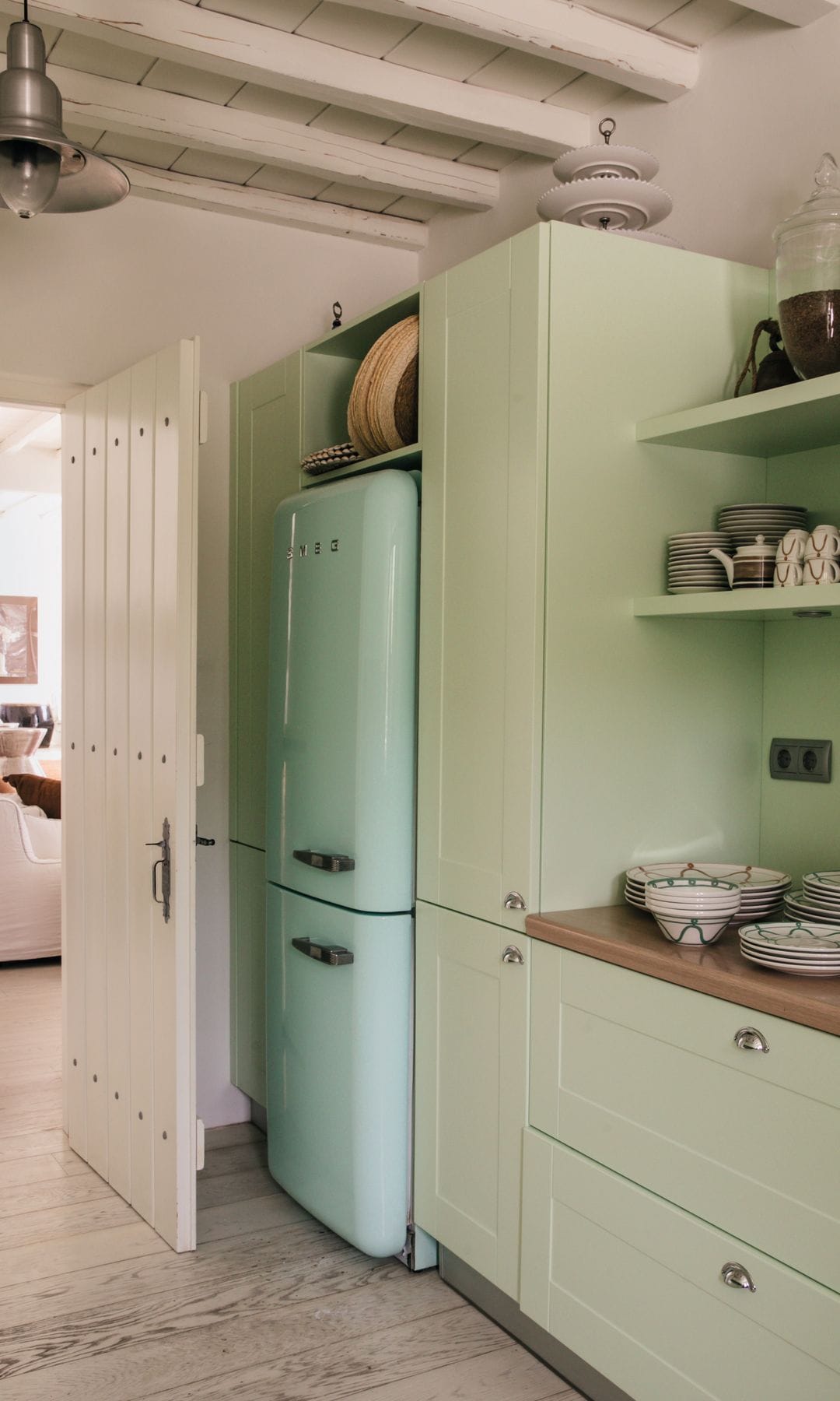Parte de la cocina en verde