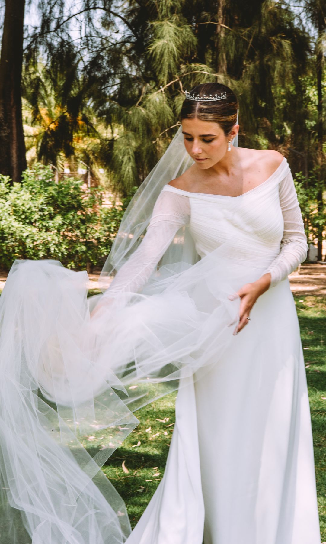 Vestido de novia Marcela Mansergas con tiara especial