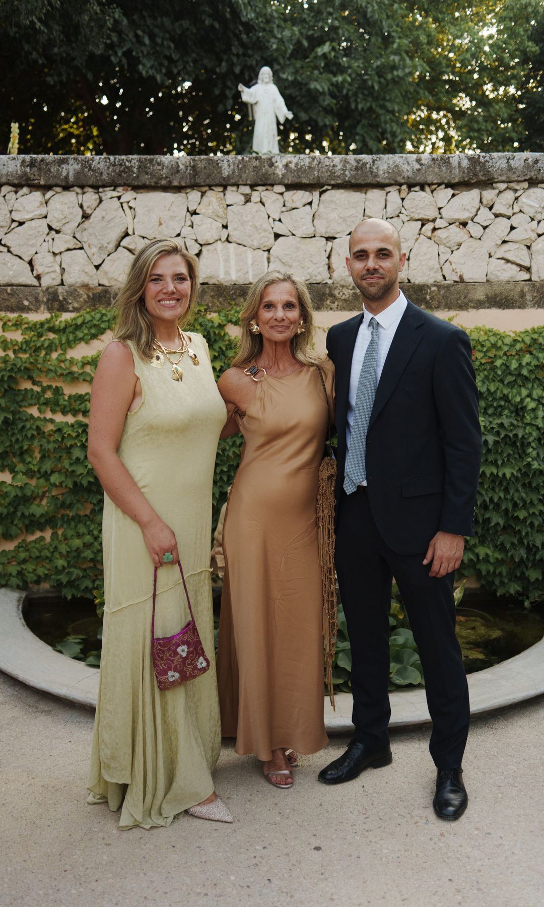 Paloma Sánchez Flores, con sus hijos, Patricia y Chema Moreno. 