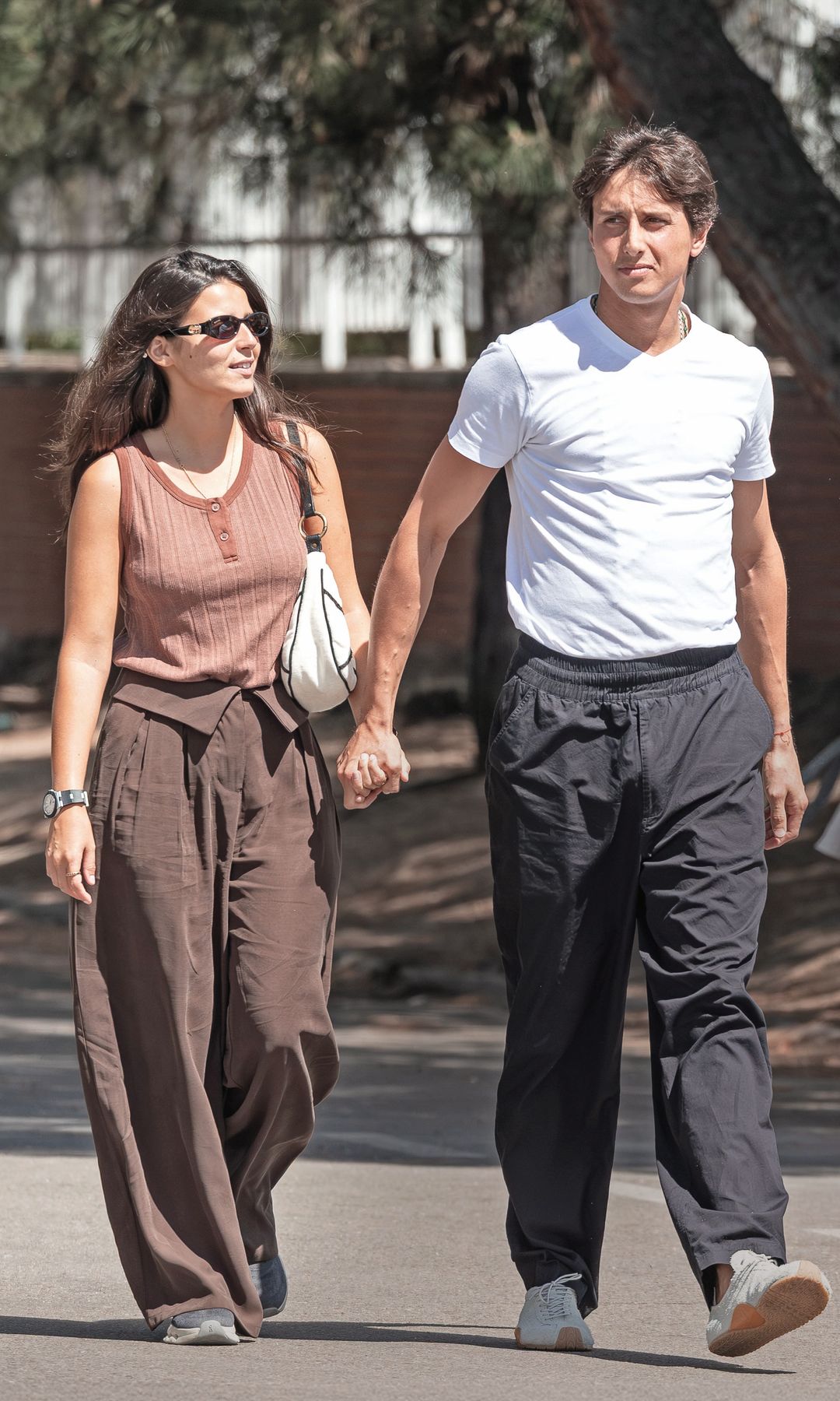 Las sonrisas y miradas de la pareja antes de poner rumbo a Sevilla, donde estuvieron viendo la corrida del Corpus Christi en la plaza de toros de la Maestranza