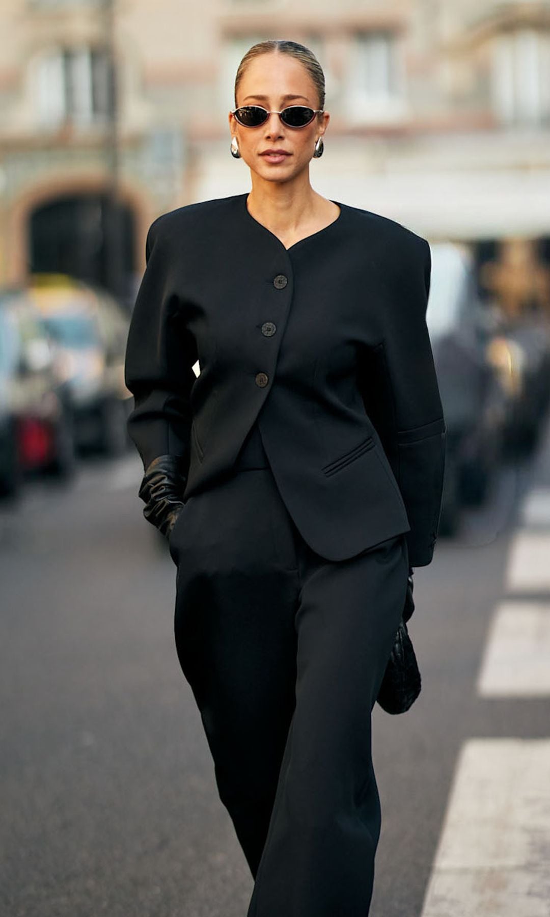 Estos trajes con chaquetas especiales me hacen sentir poderosa en la oficina y elegante en citas de noche 