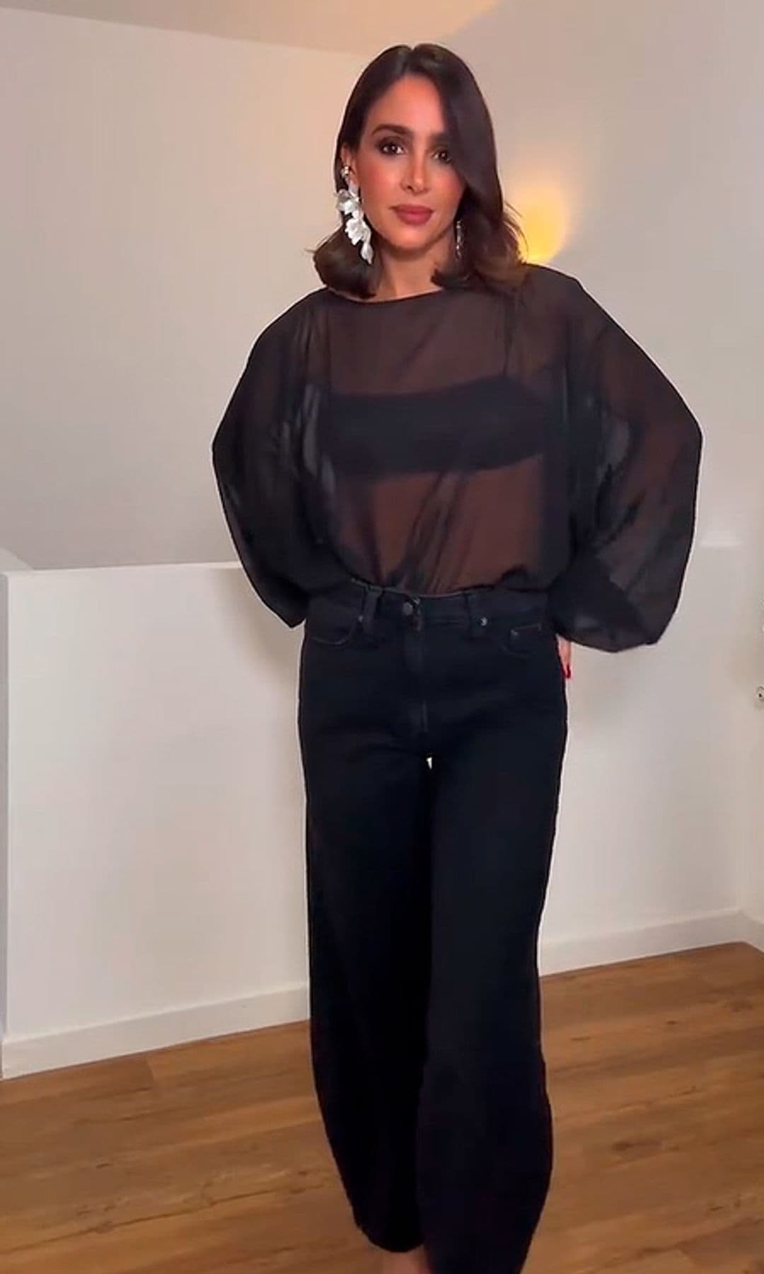 Con vaqueros barrel (39,95 euros)