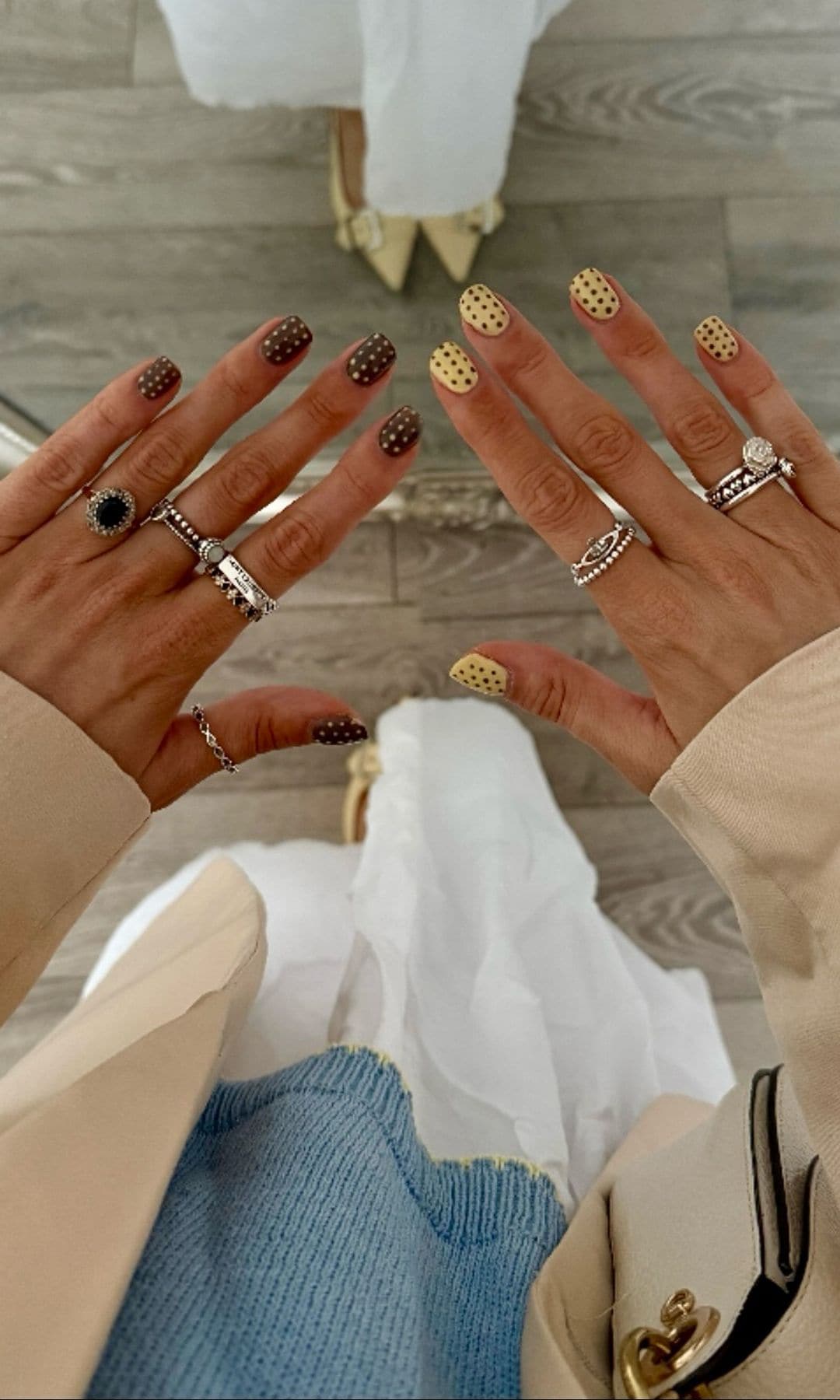 Manicura de lunares