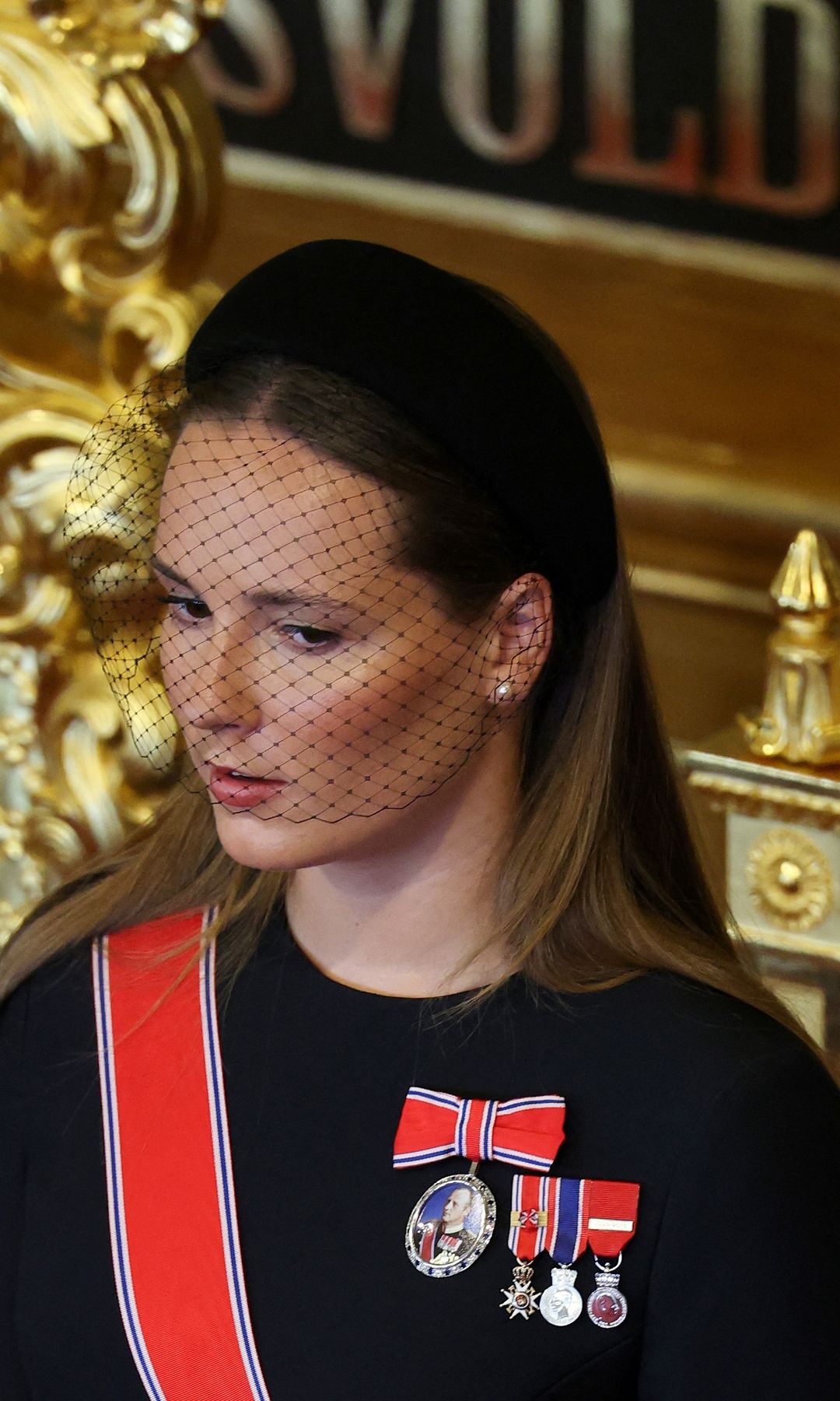 El homenaje de Ingrid Alexandra a su abuelo Harald está en sus pendientes: "Las perlas simbolizan sus lágrimas"