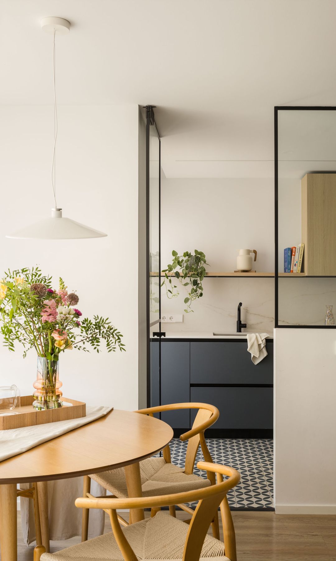 Paso a la cocina desde el comedor