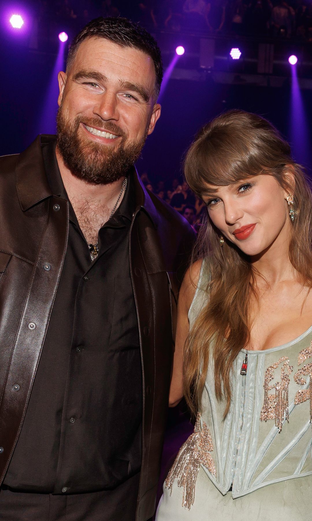 Taylor y Travis disfrutaron de la velada con momentos románticos.