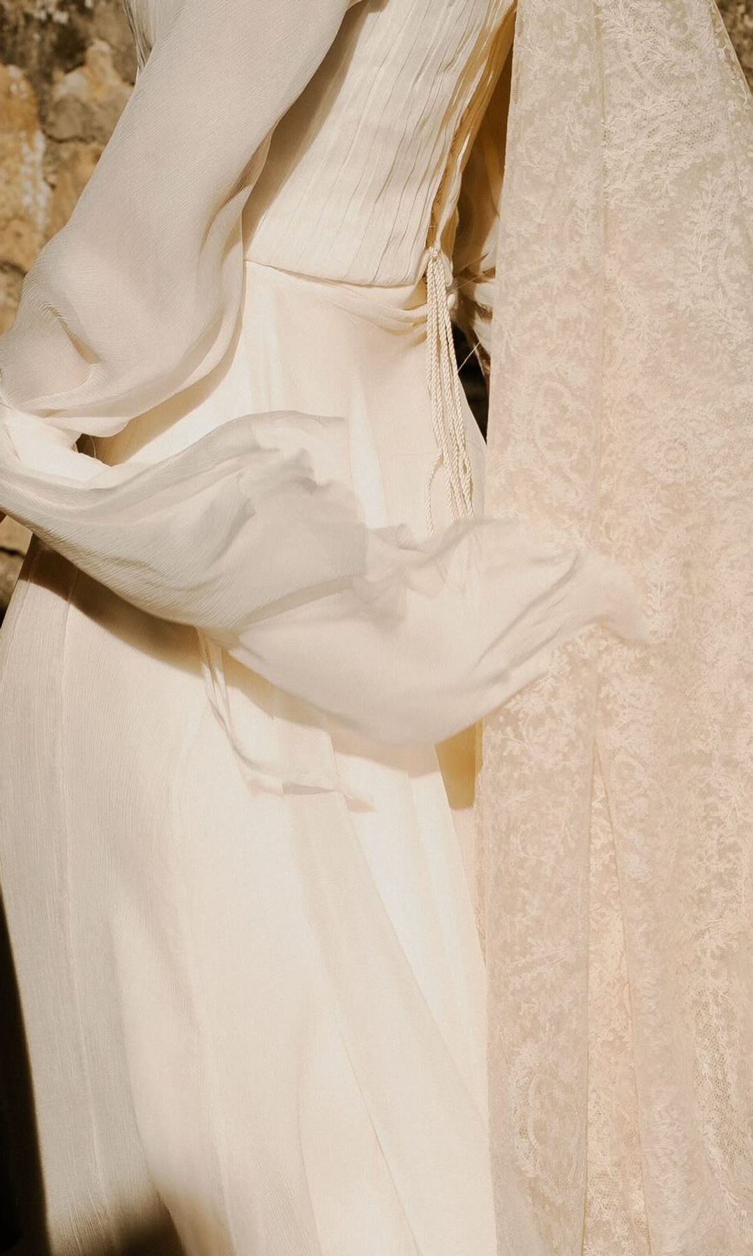 Novias con mangas anudadas Rafa Valverde