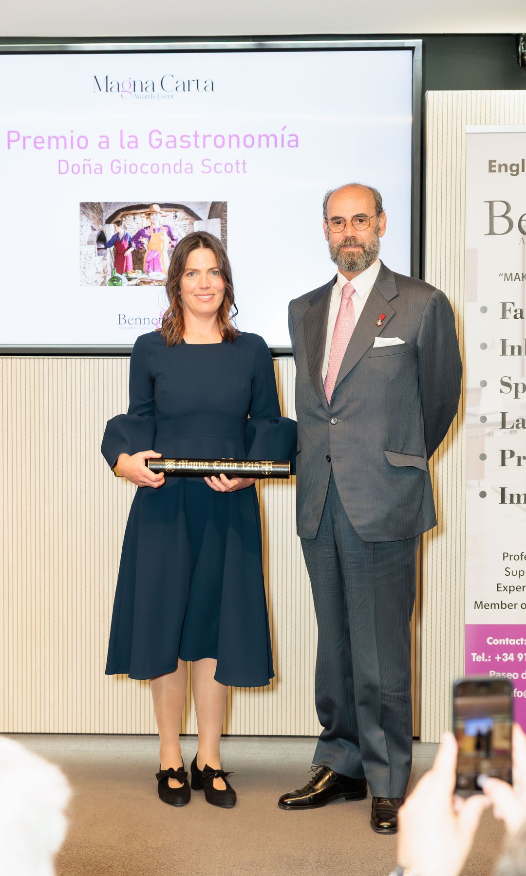 Gioconda Scott, recogiendo su premio