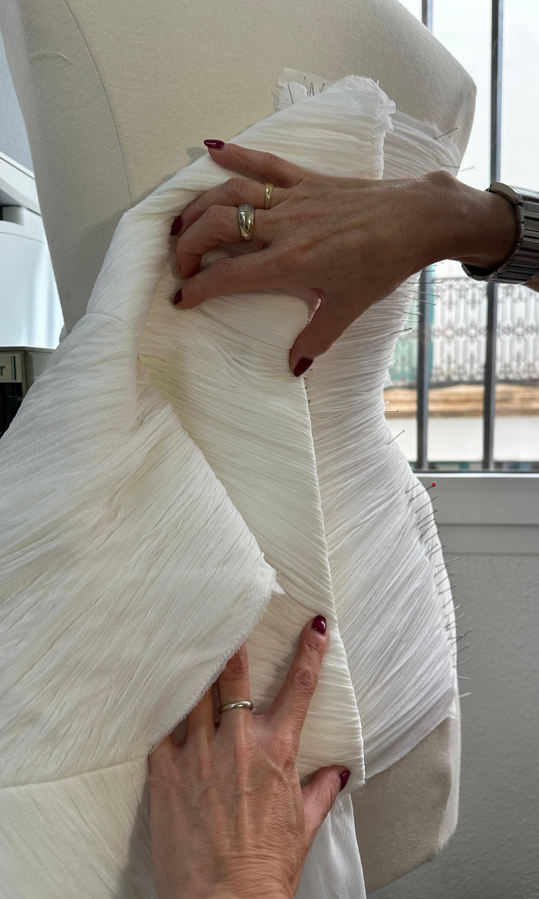 Detalles del proceso de creación del vestido de novia de Blanca Llandres