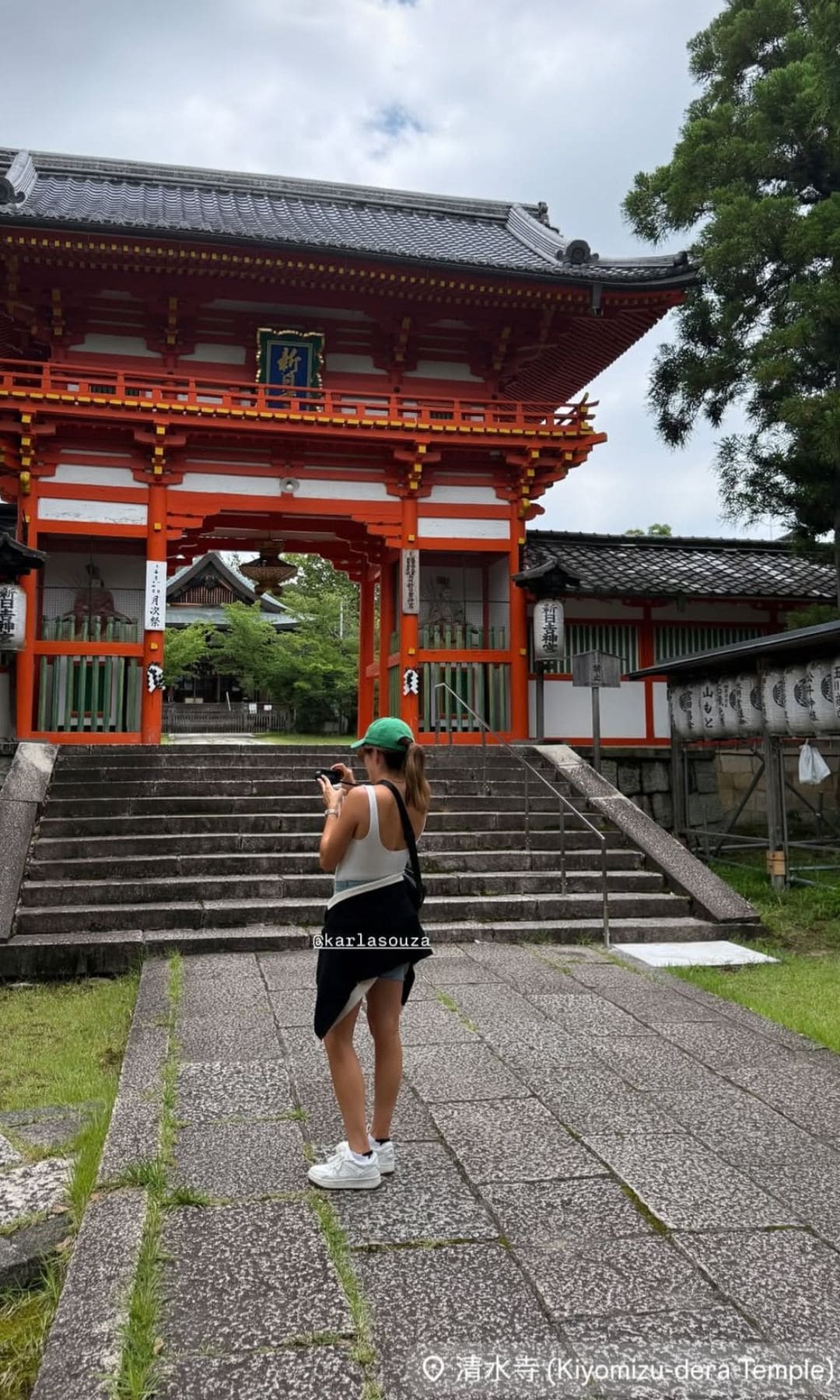Karla Souza como una turista más en Japón.