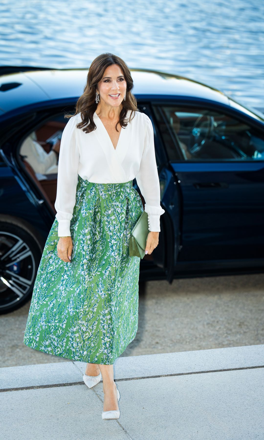 Mary de Dinamarca hace unas horas con un look totalmente primaveral.