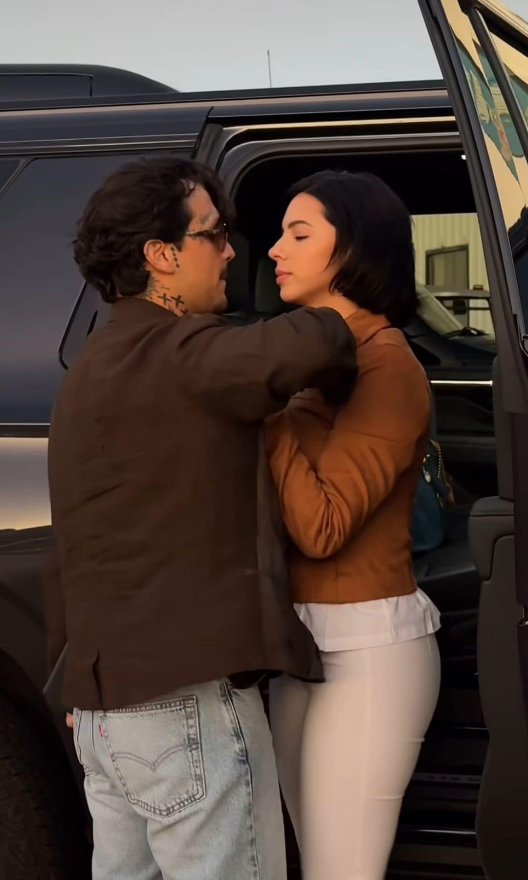 Christian Nodal le dio su bendición a Ángela Aguilar.