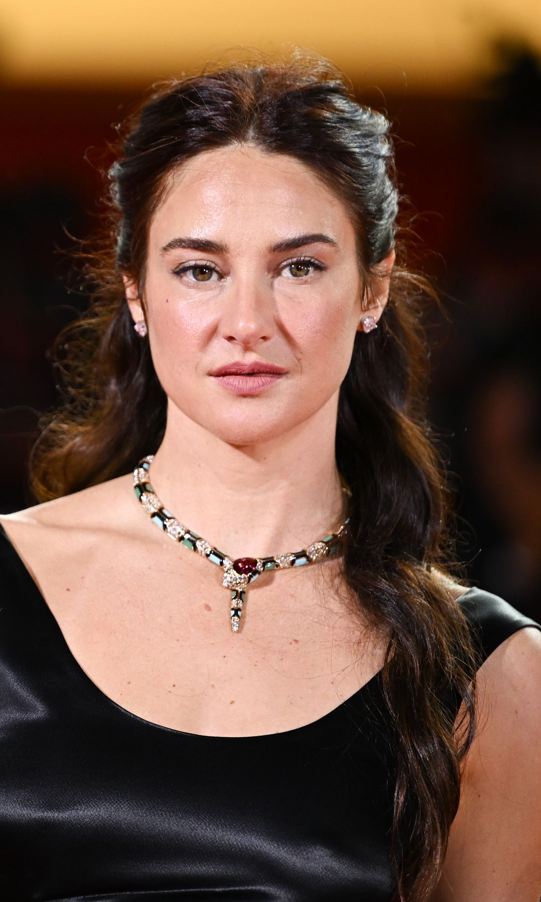Shailene Woodley eligió un beauty look igual de arriesgado