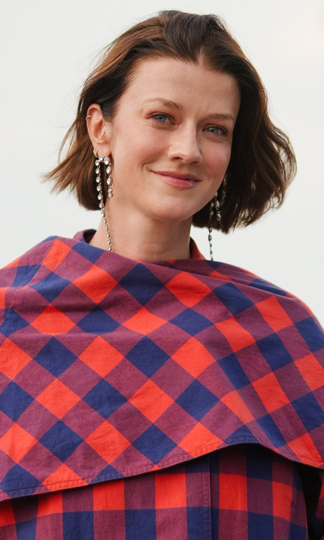  Mujer con cabello corto