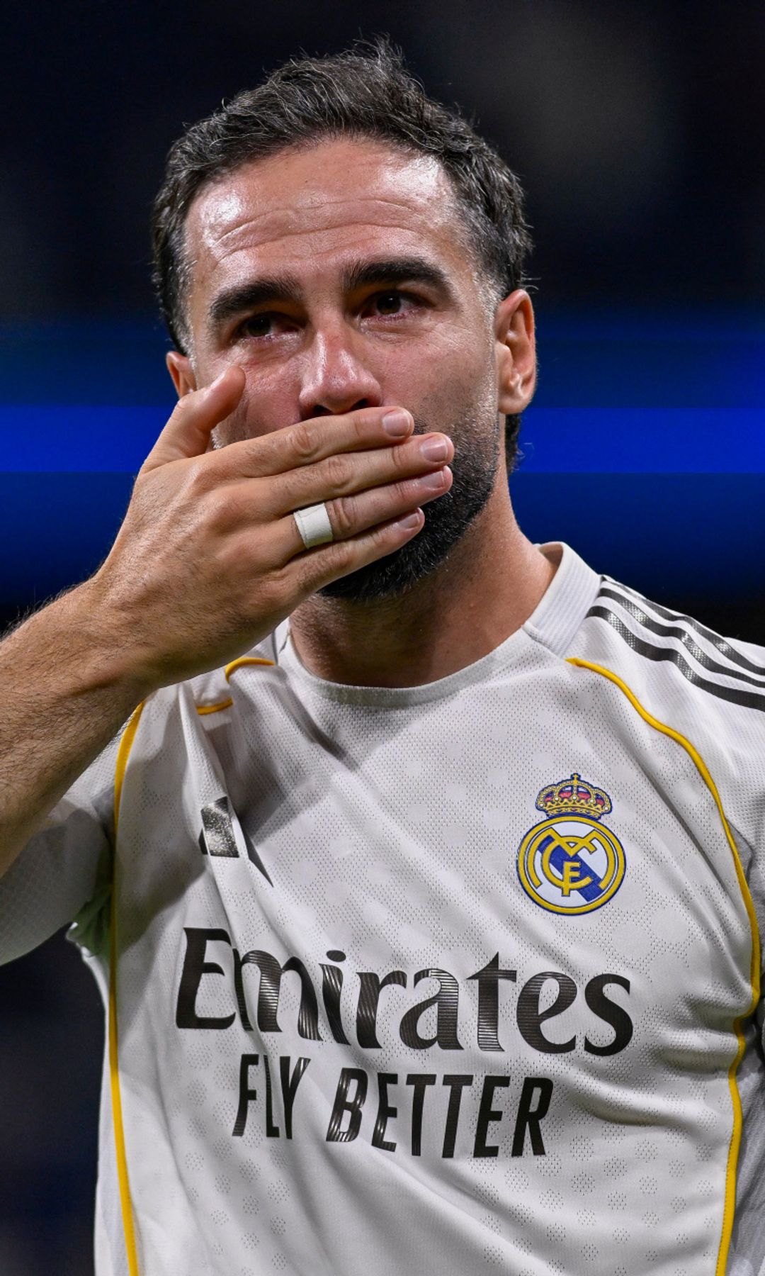 Dani Carvajal despidiéndose en un partido