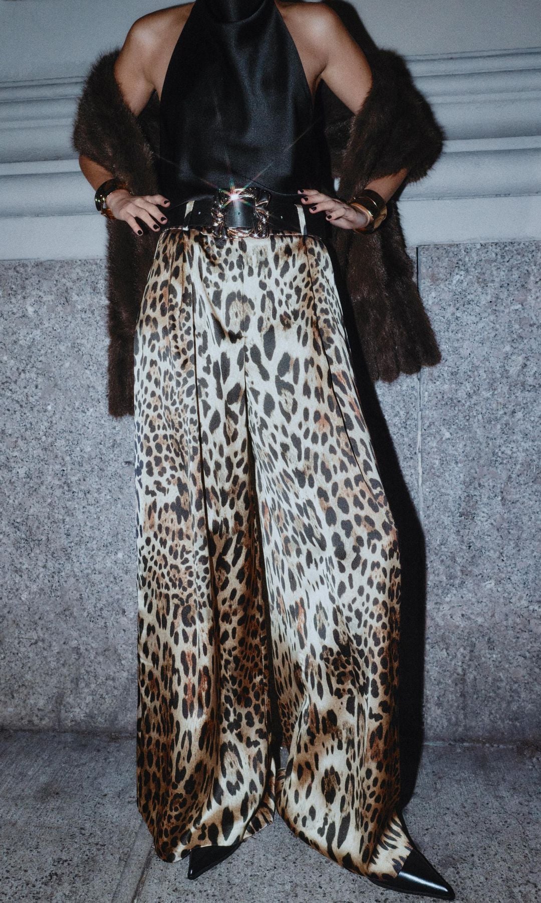 Pantalón satinado animal print de Zara