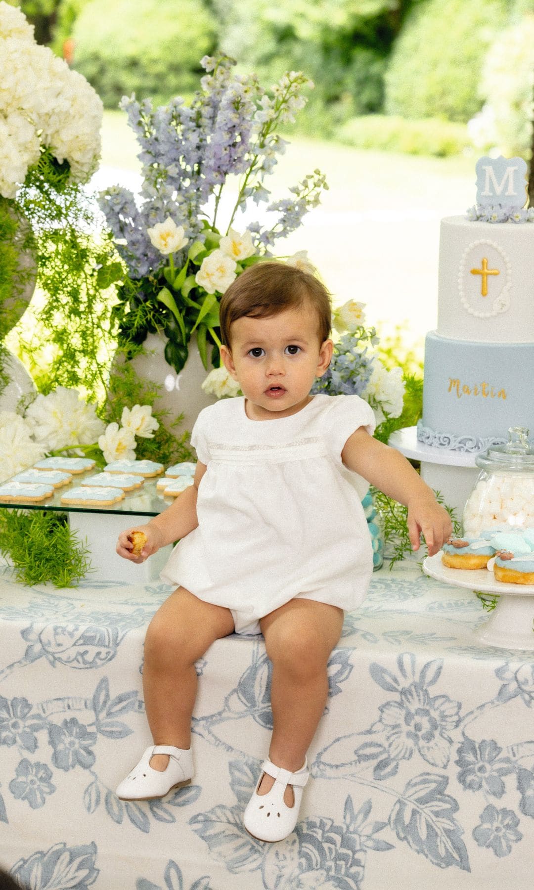 ENTRAMOS EN LA CELEBRACIÓN DEL BAUTIZO DE  MARTÍN, EL HIJO PEQUEÑO DE ANA BOYER Y FERNANDO VERDASCO EN CASA DE ISABEL PREYSLER