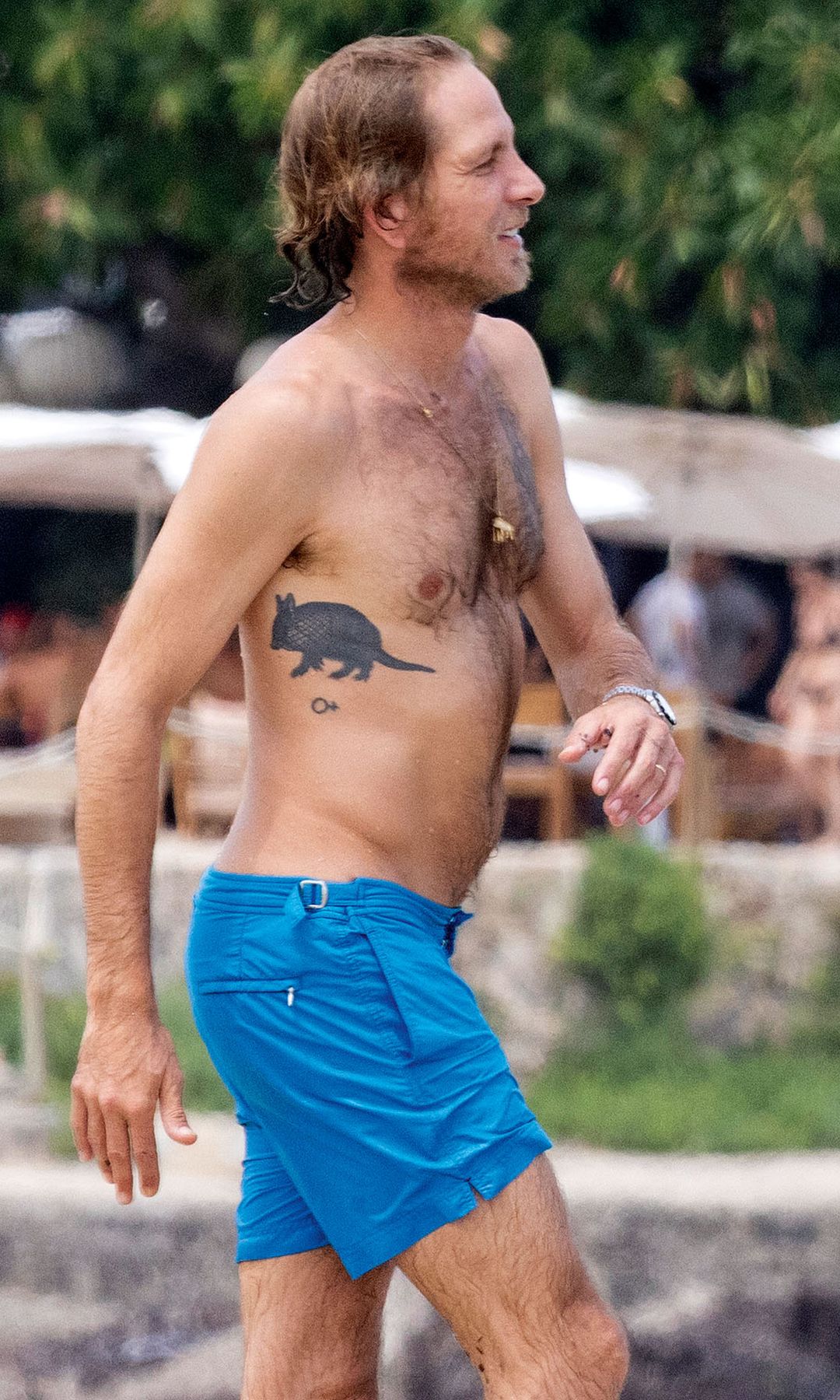 Andrea Casiraghi con su peculiar tatuaje en una playa de Ibiza 