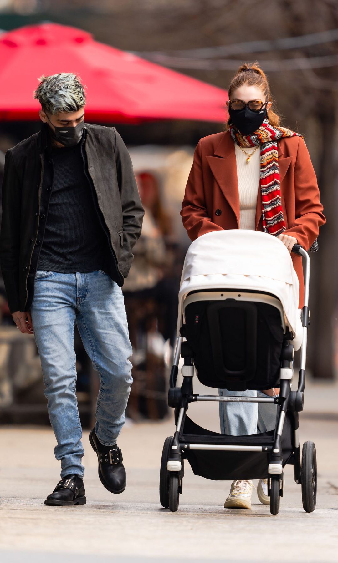 Zayn Malik y Gigi Hadid con su hija Khai