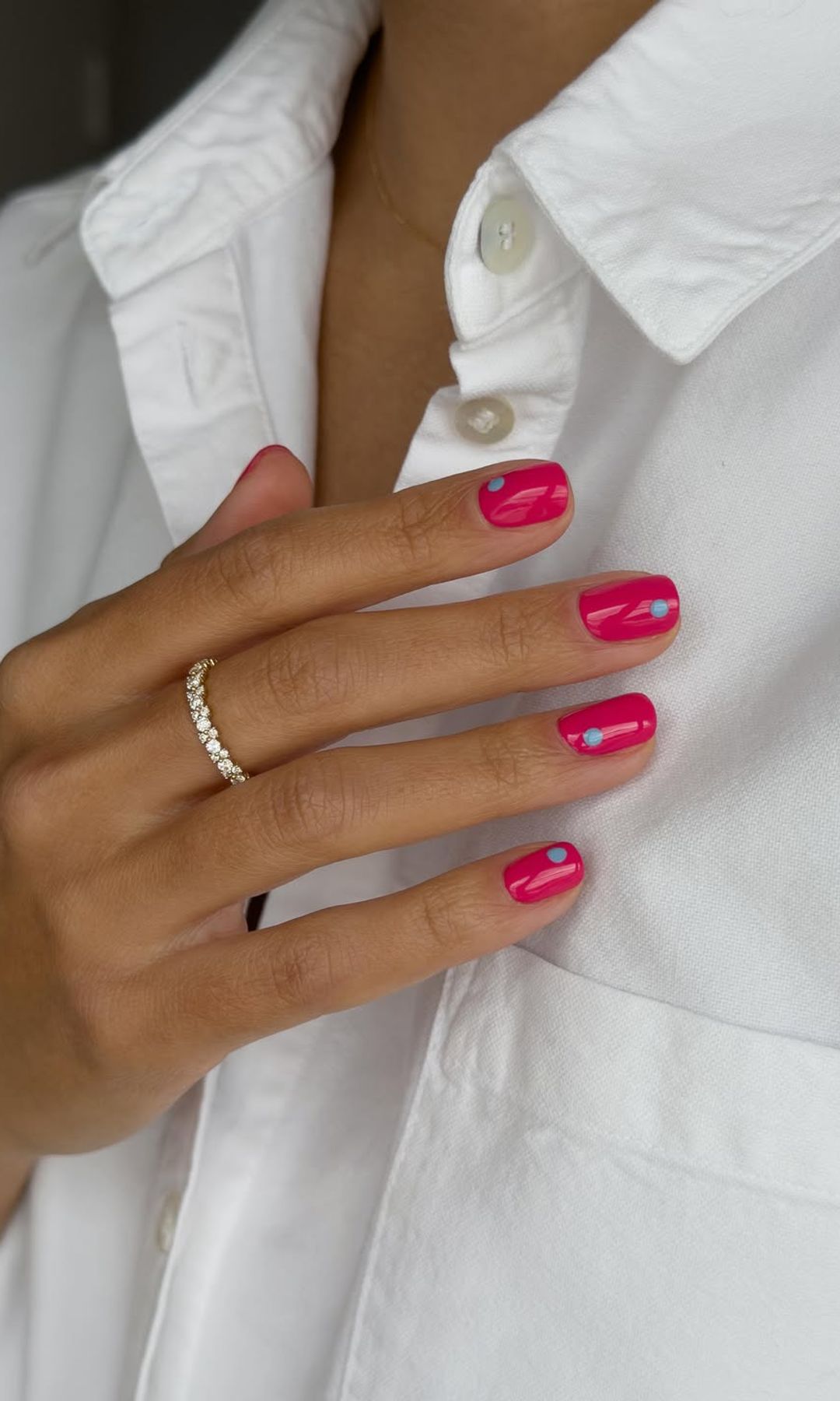 Manicura en tonos neón