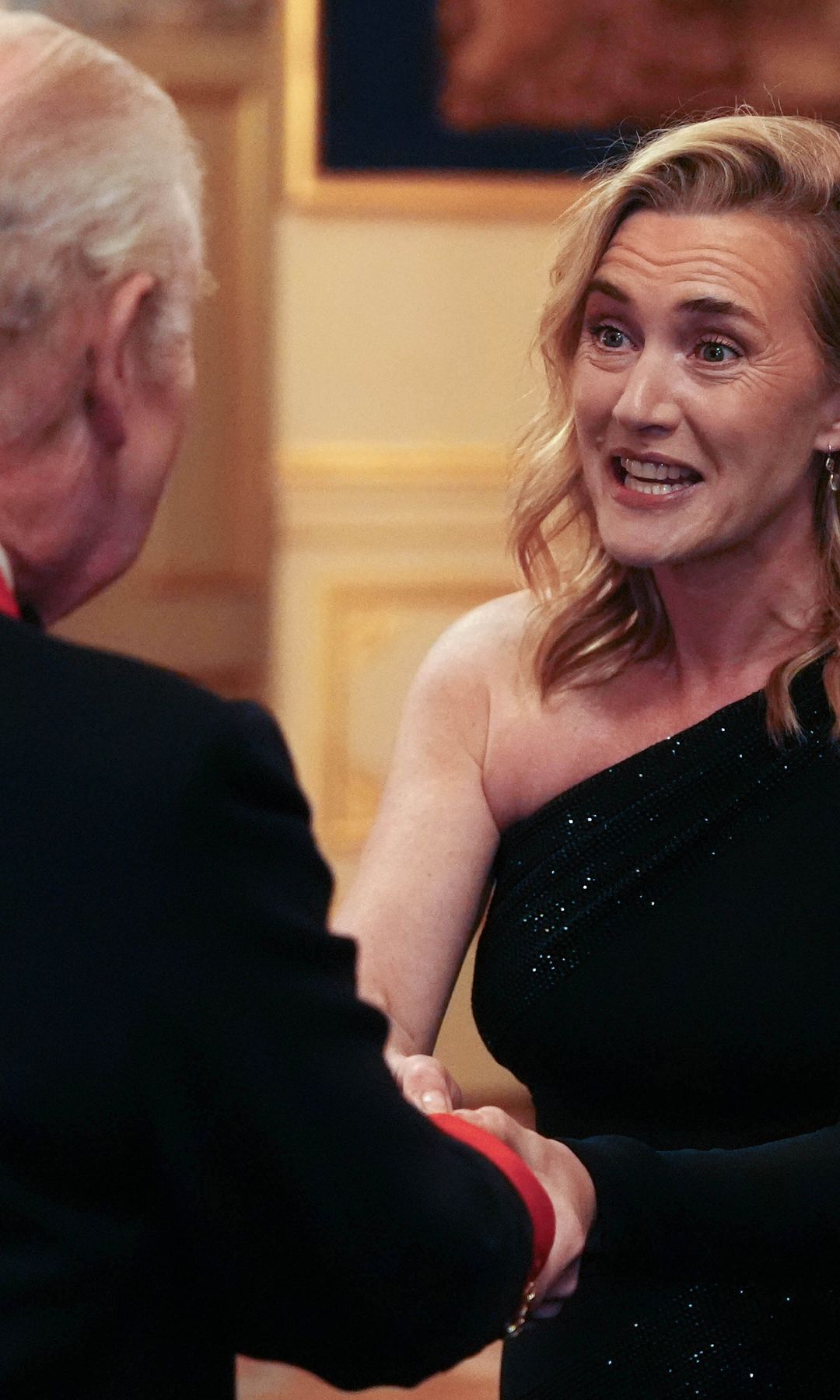 Carlos III y Kate Winslet en la presentación del documental 'En busca de la armonía: la visión de un Rey'
