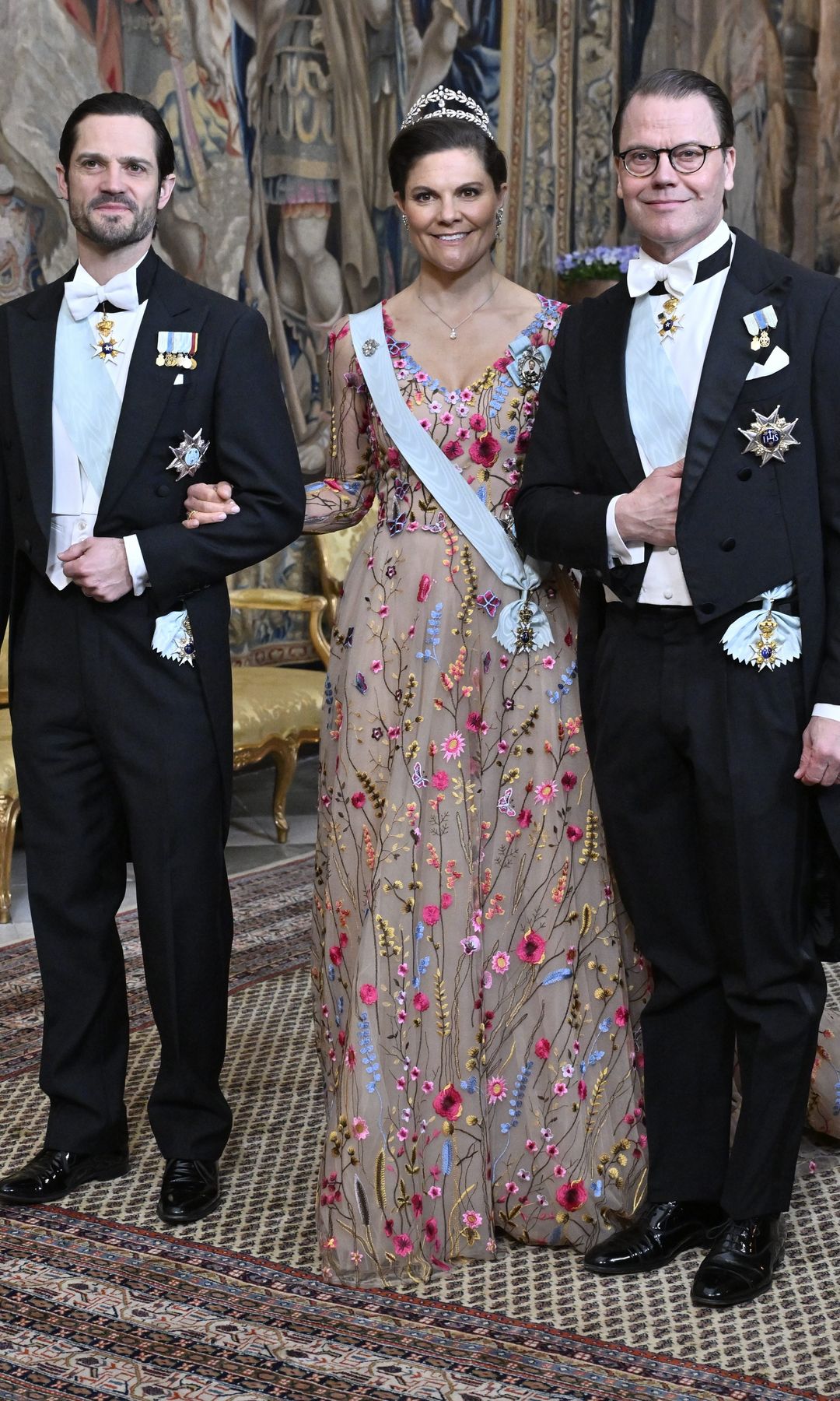 La princesa Victoria de Suecia con su marido Daniel y su hermano, el príncipe Carlos Felipe de Suecia