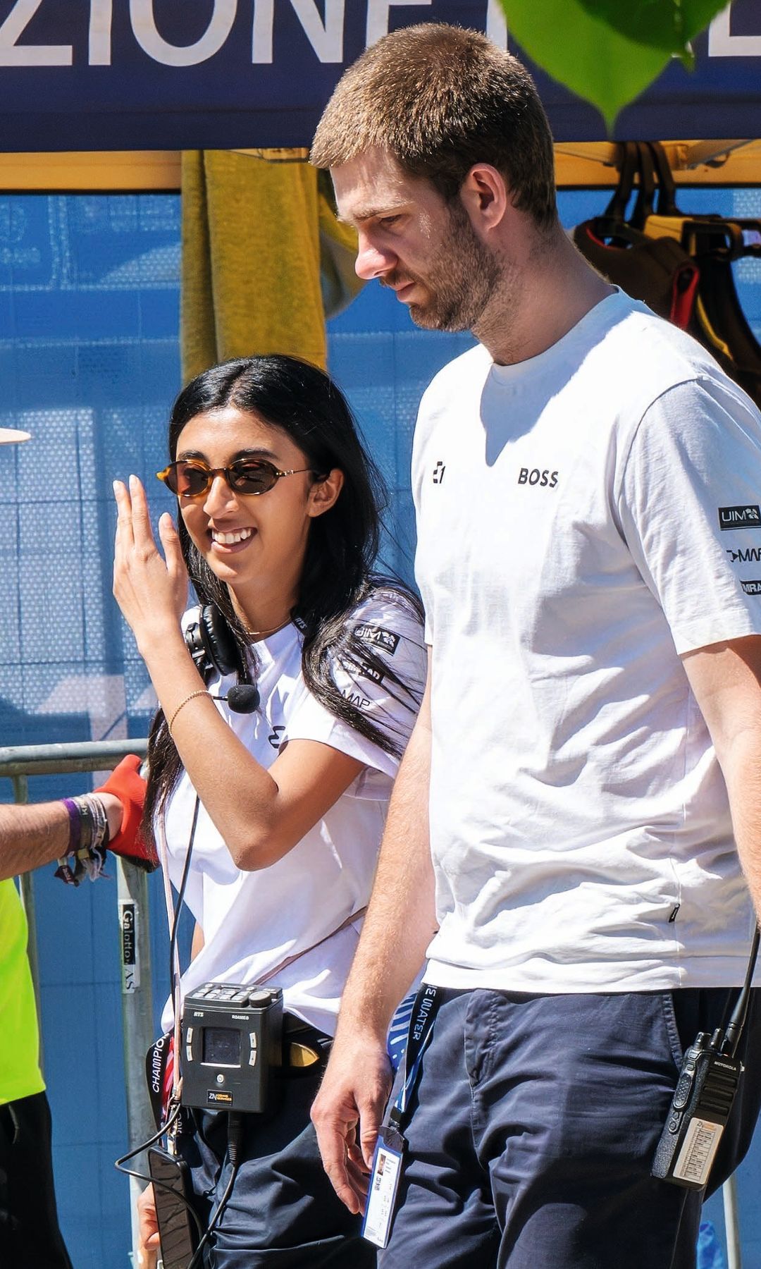 Juan Urdangarin y su novia, Sophia Khan trabajando juntos en El Lago de Como 