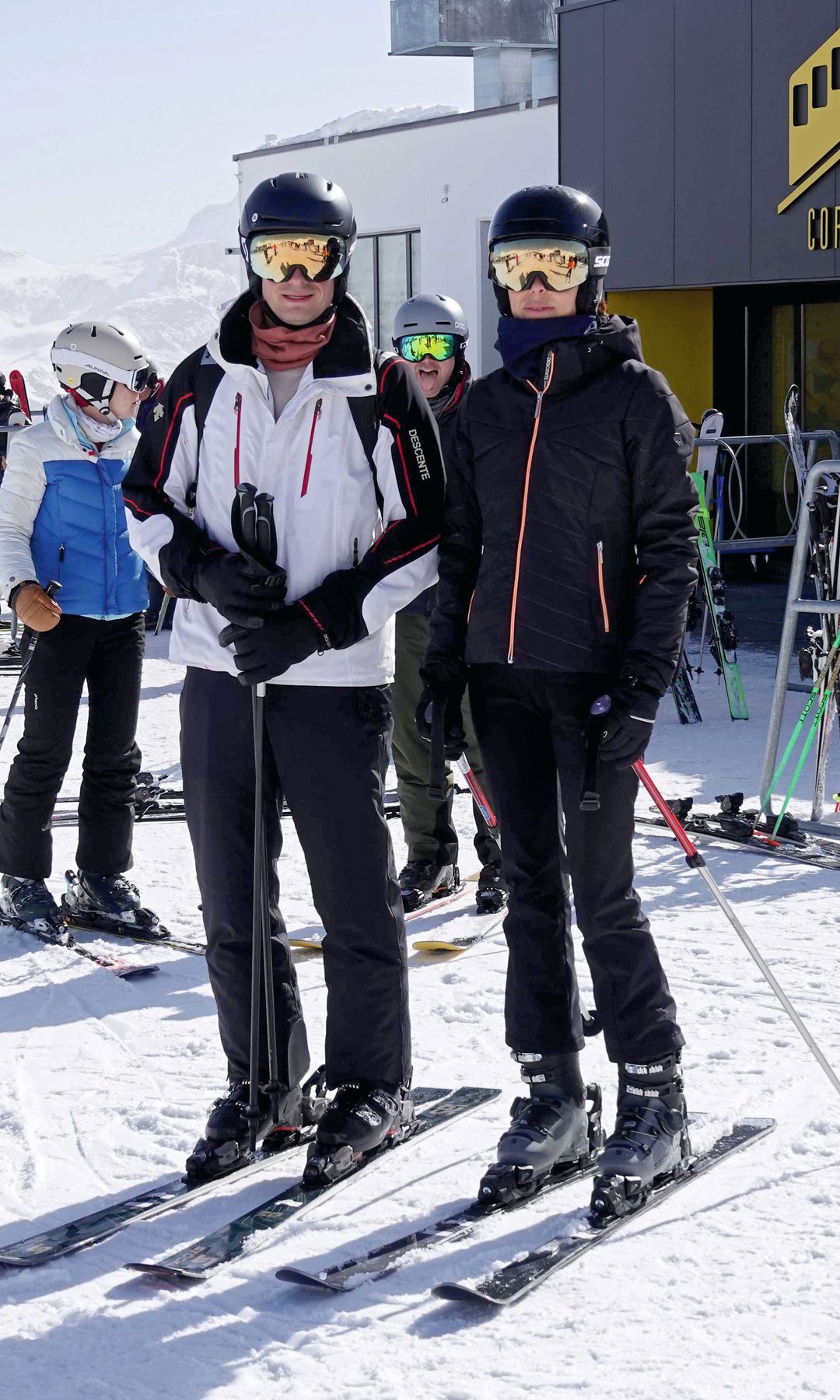 LOS DUQUES DE HUÉSCAR DÍAS DE ESQUÍ, “GLAMOUR” Y DESCONEXIÓN EN LOS ALPES