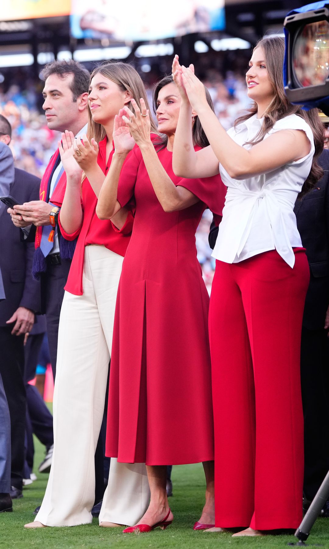 La reina y sus hijas en la final del mundial