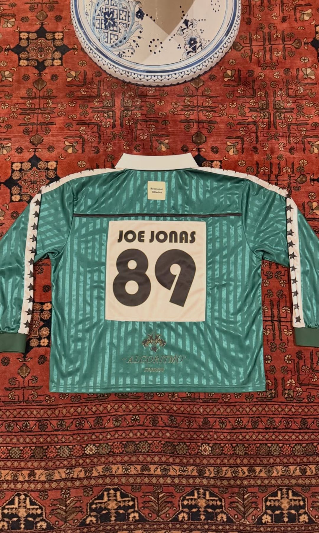 La  marca también creó una pieza personalizada para el cantante.