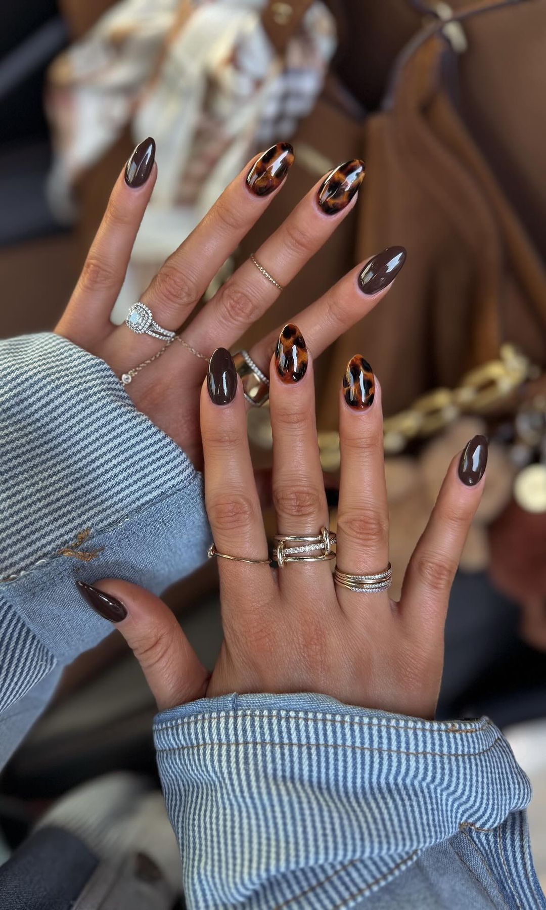 Manicura con estampado carey