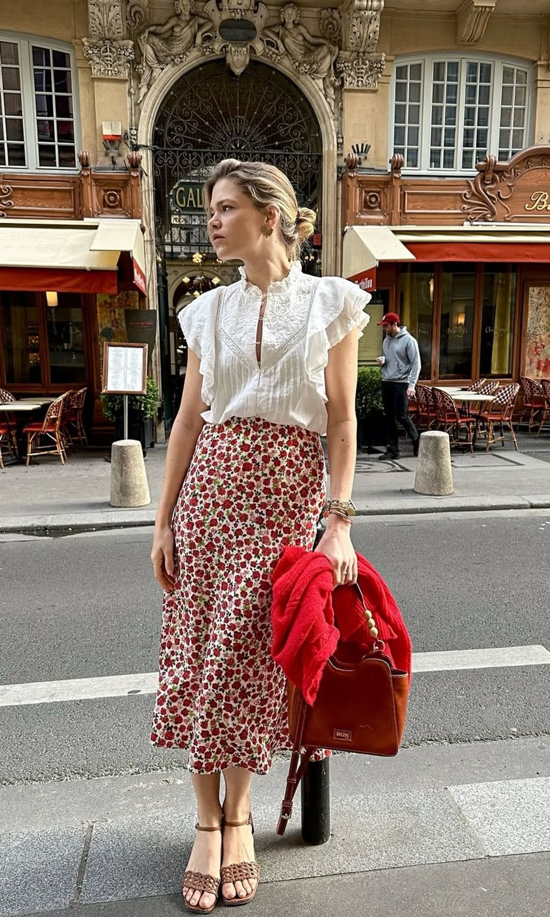 look falda midi 2025 de @elodieromy
