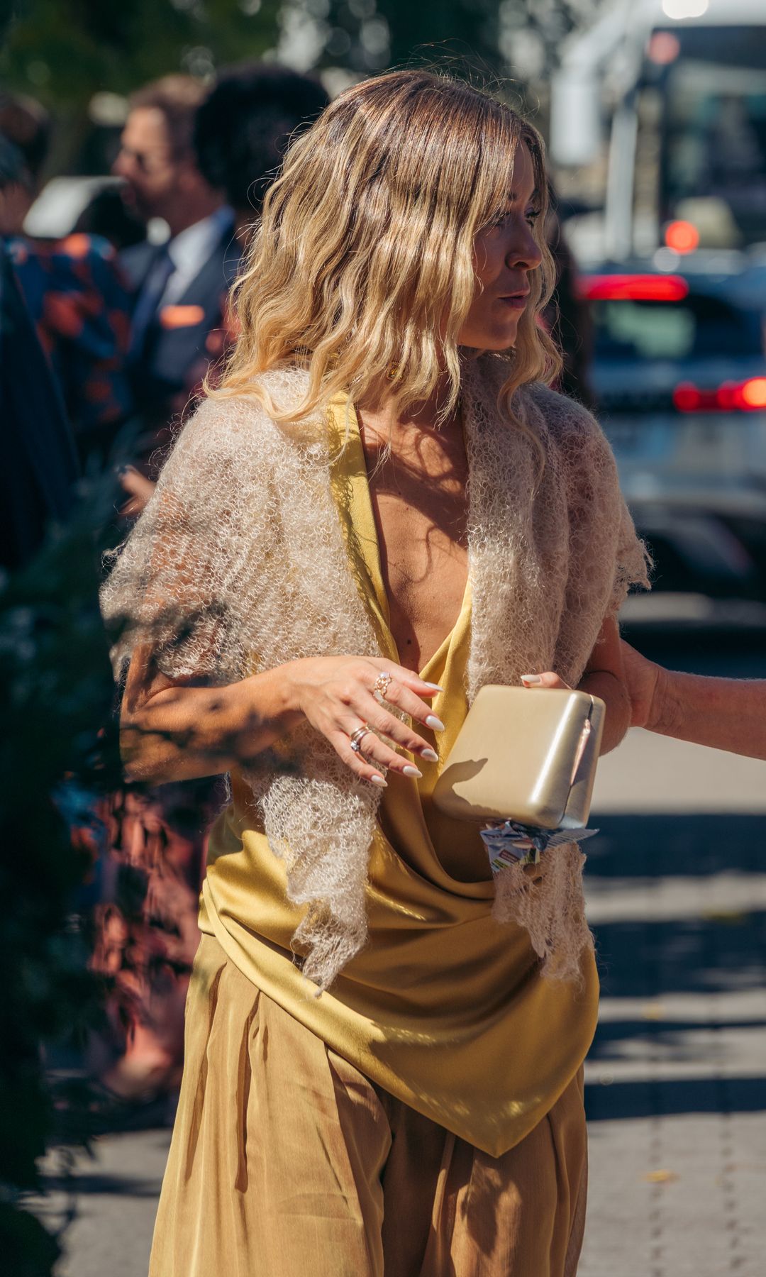 Look de invitada en una boda en Asturias con conjunto de Bimani